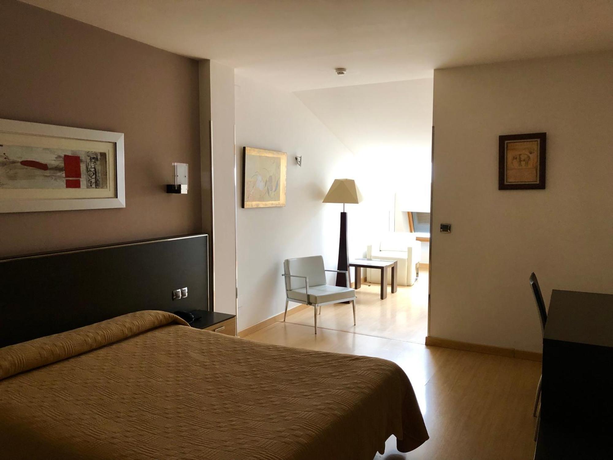 Hotel Villa De Cacabelos Ngoại thất bức ảnh
