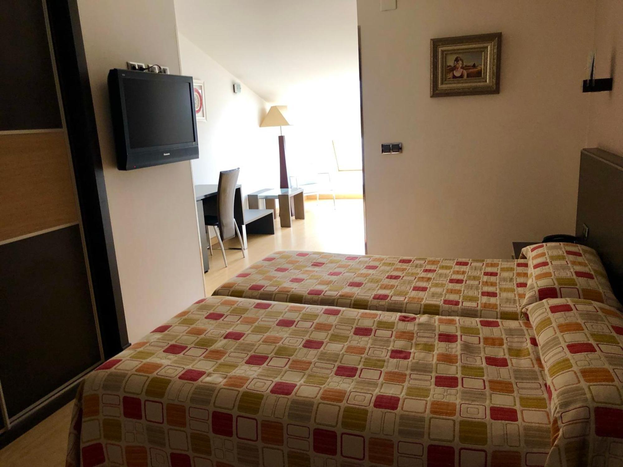 Hotel Villa De Cacabelos Ngoại thất bức ảnh