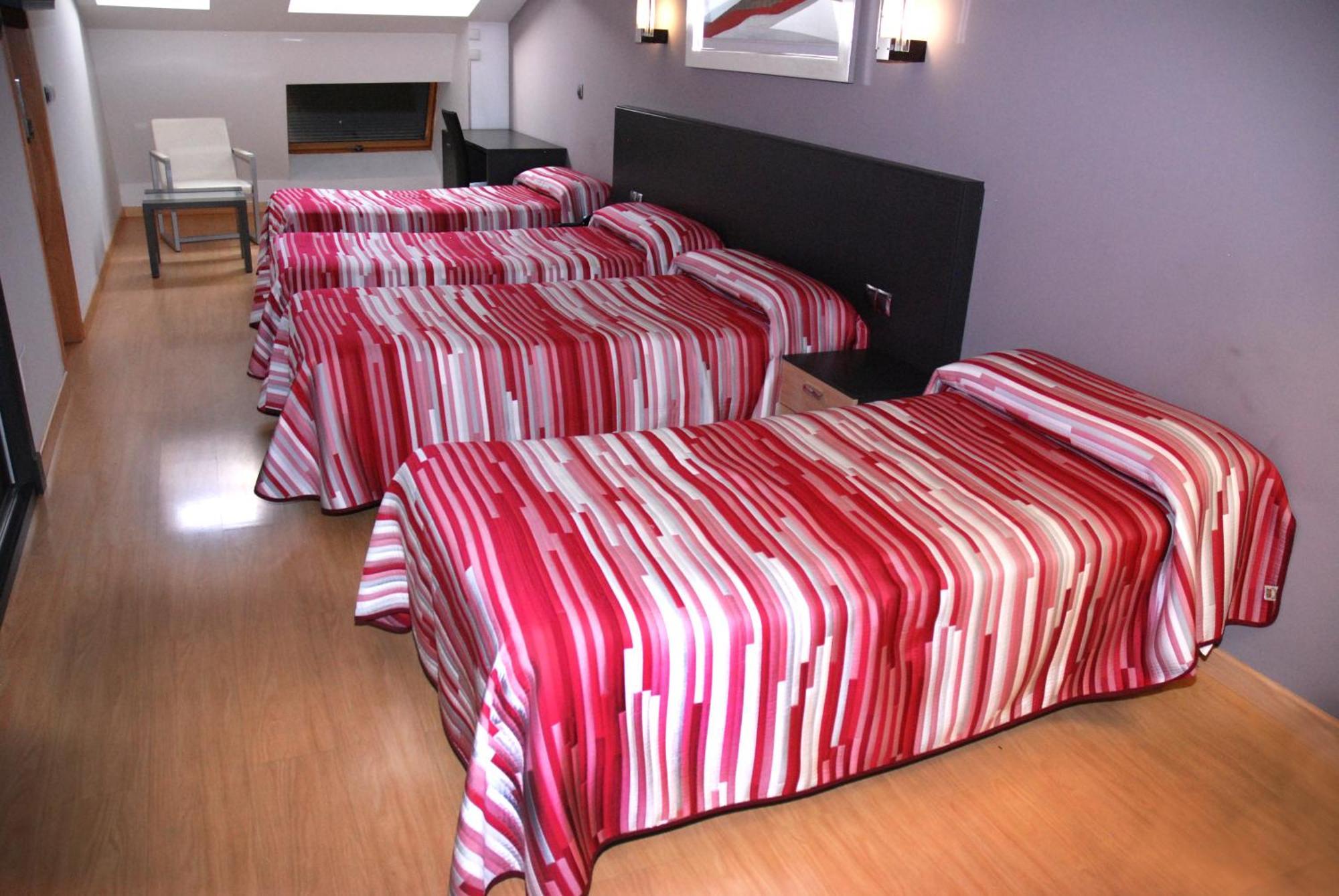Hotel Villa De Cacabelos Ngoại thất bức ảnh