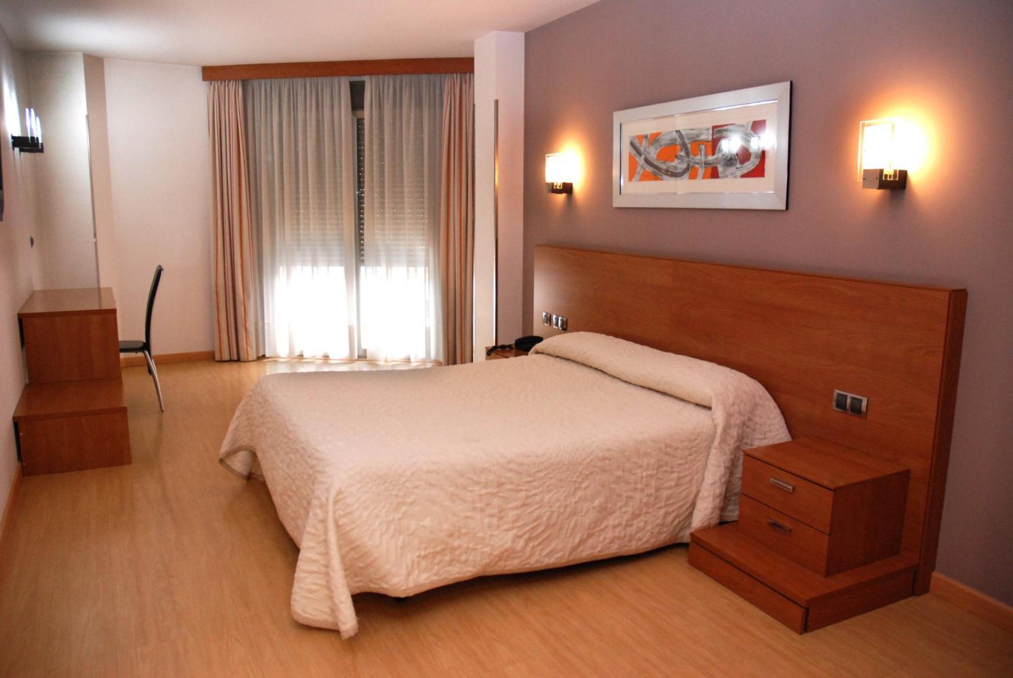 Hotel Villa De Cacabelos Ngoại thất bức ảnh
