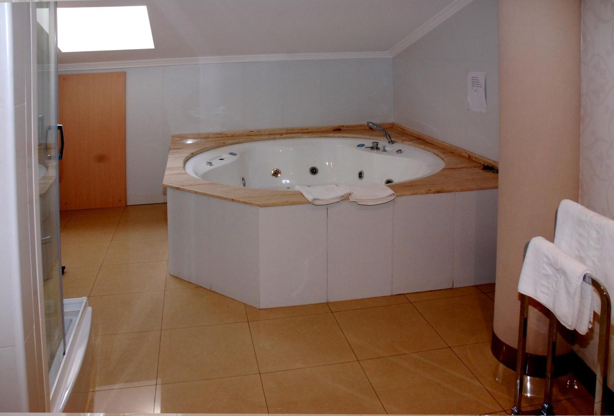 Hotel Villa De Cacabelos Ngoại thất bức ảnh