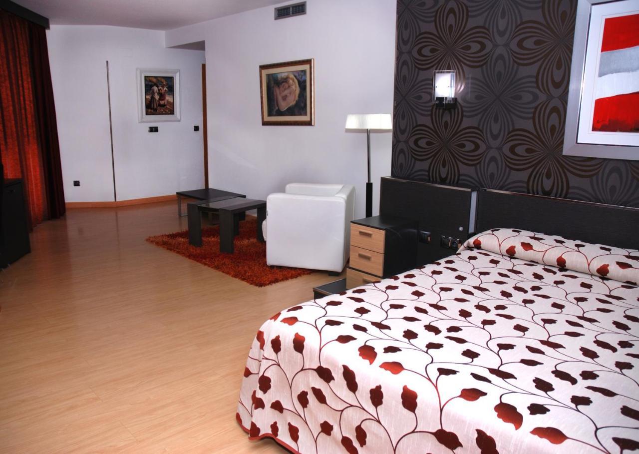 Hotel Villa De Cacabelos Ngoại thất bức ảnh