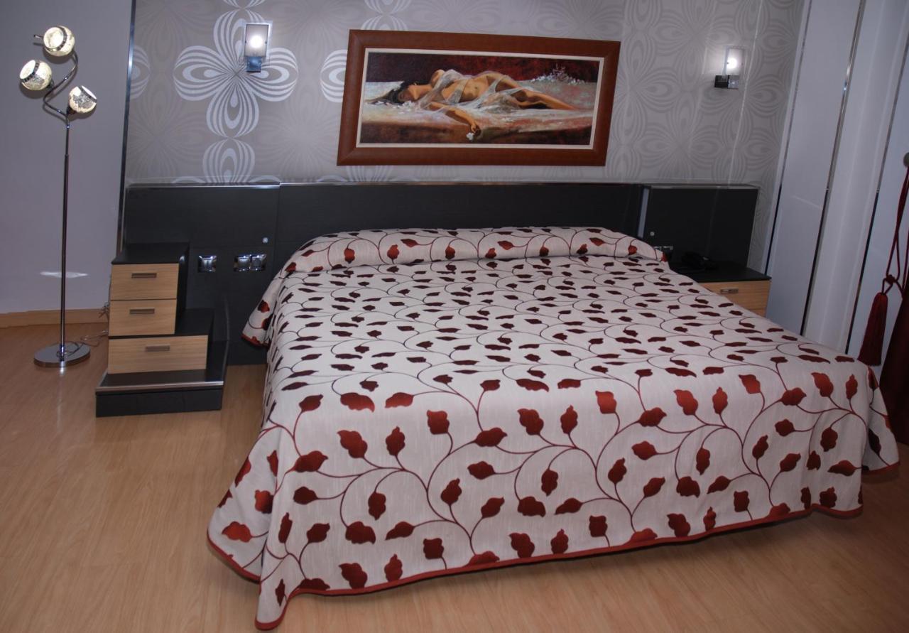 Hotel Villa De Cacabelos Ngoại thất bức ảnh
