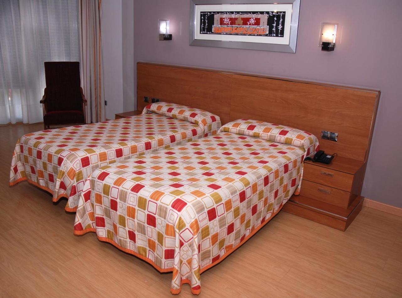 Hotel Villa De Cacabelos Ngoại thất bức ảnh