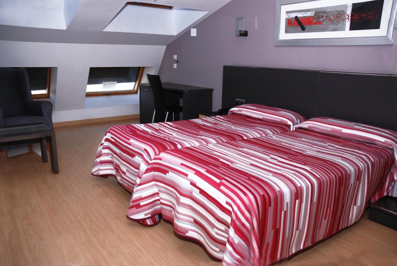 Hotel Villa De Cacabelos Ngoại thất bức ảnh