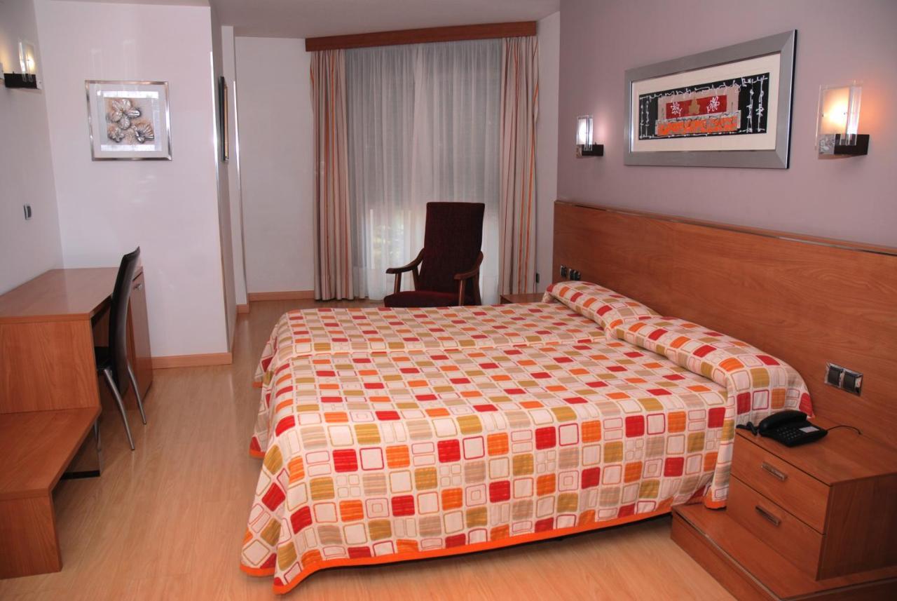 Hotel Villa De Cacabelos Ngoại thất bức ảnh
