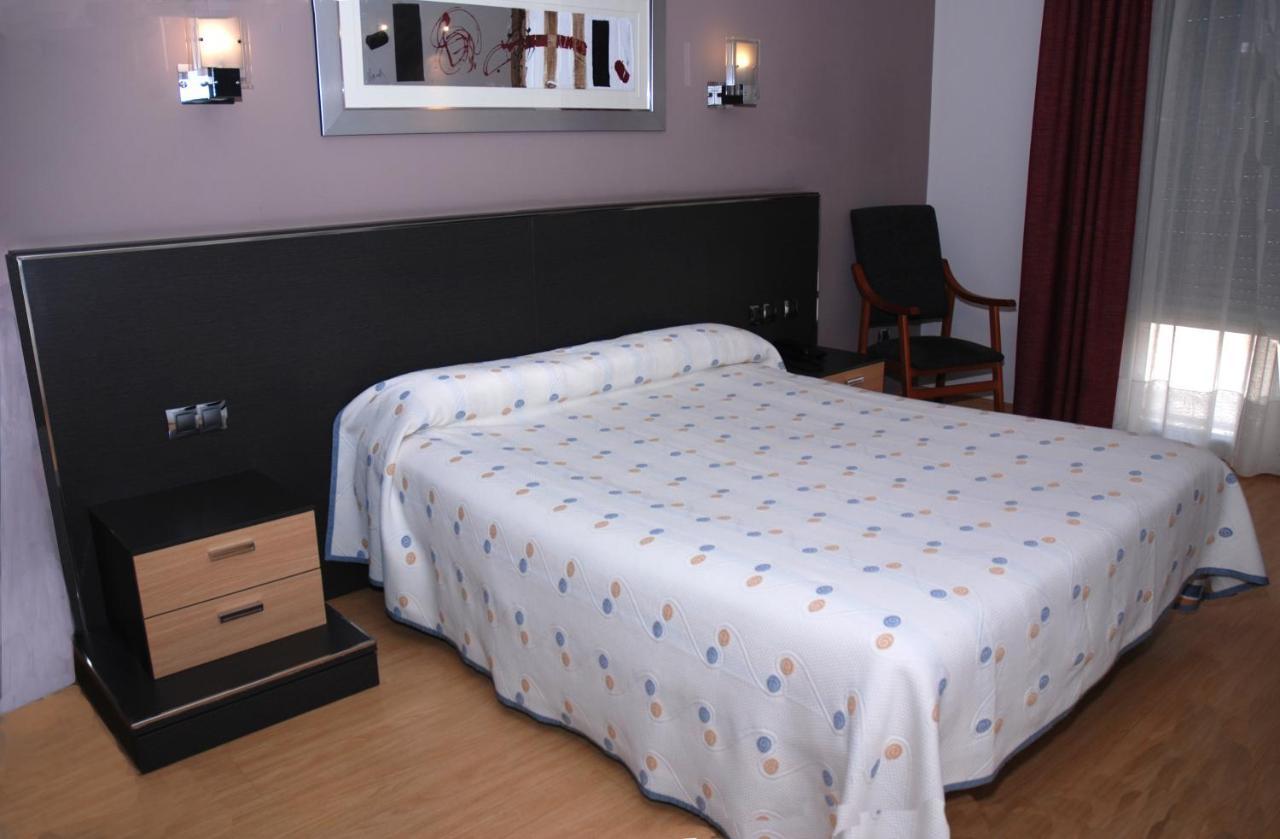 Hotel Villa De Cacabelos Ngoại thất bức ảnh