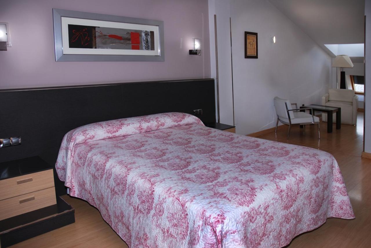 Hotel Villa De Cacabelos Ngoại thất bức ảnh