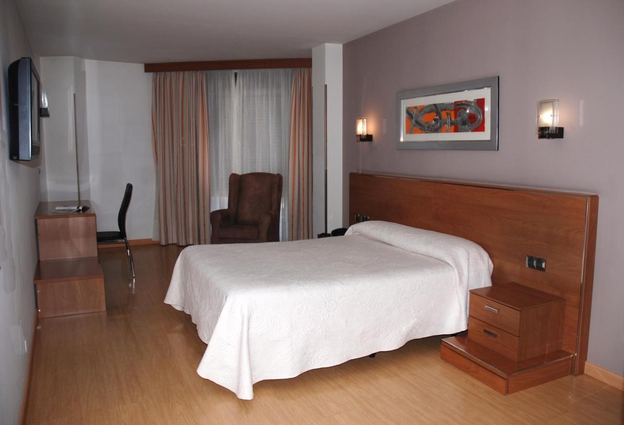 Hotel Villa De Cacabelos Ngoại thất bức ảnh
