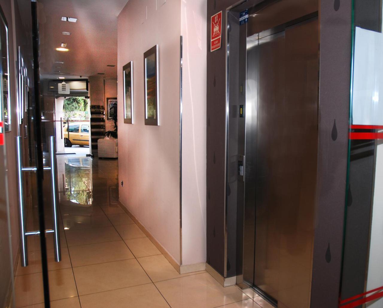 Hotel Villa De Cacabelos Ngoại thất bức ảnh