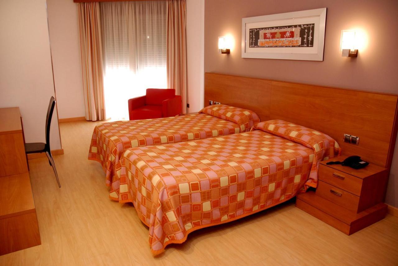 Hotel Villa De Cacabelos Ngoại thất bức ảnh